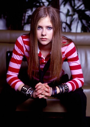  Avril Lavigne - Photoshoot #007: Renaud Corlouer (2002)