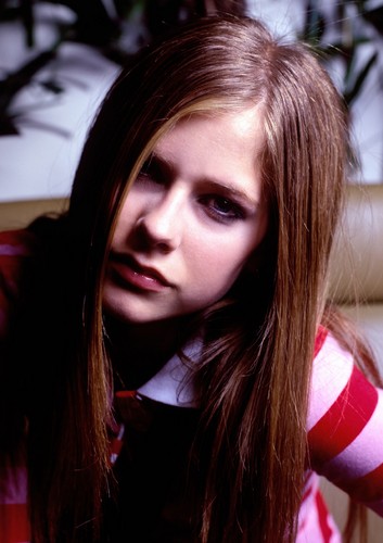  Avril Lavigne - Photoshoot #007: Renaud Corlouer (2002)