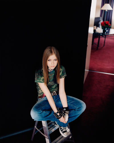  Avril Lavigne - Photoshoot #009: Chris Buck (2002)