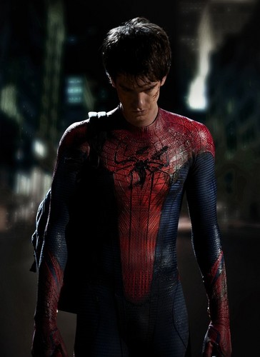  First Look at Spiderman - Suited Promotional picha
