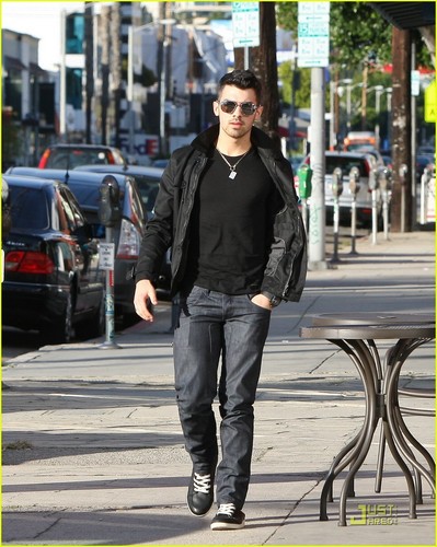  Joe Jonas Gets Real Еда Daily (January 13)