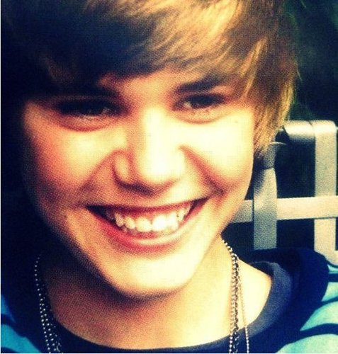  Justin's cute smile <3