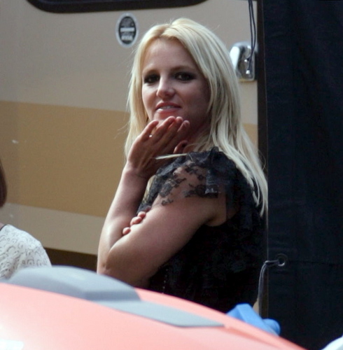  May 28th 2009 - Britney On Set Of The 'Radar' muziek Video In Los Angeles