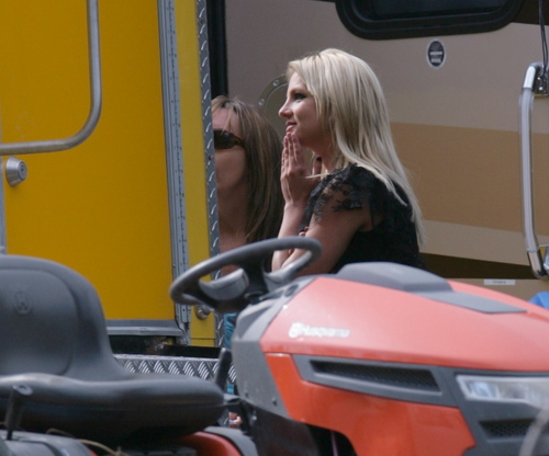  May 28th 2009 - Britney On Set Of The 'Radar' muziek Video In Los Angeles