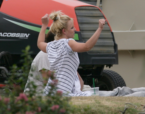  May 28th 2009 - Britney On Set Of The 'Radar' música Video In Los Angeles