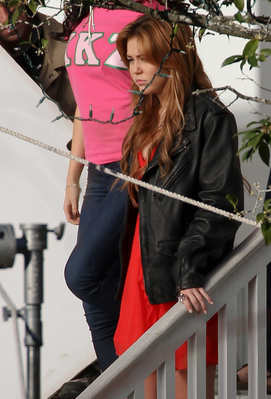  Miley on "Undercover" Set