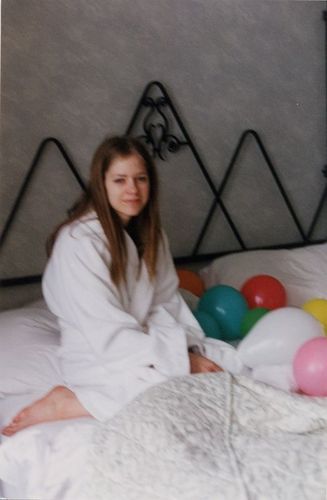  New Private Unseen photos of Avril Lavigne From her 18th Birthday!