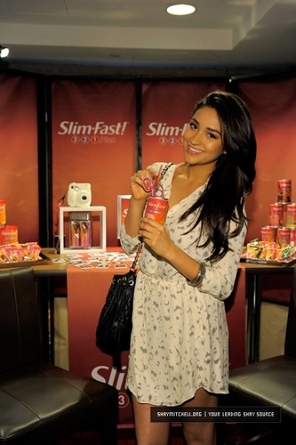  Shay Mitchell Access Hollywood "Stuff anda Must..." Golden Globes Lounge