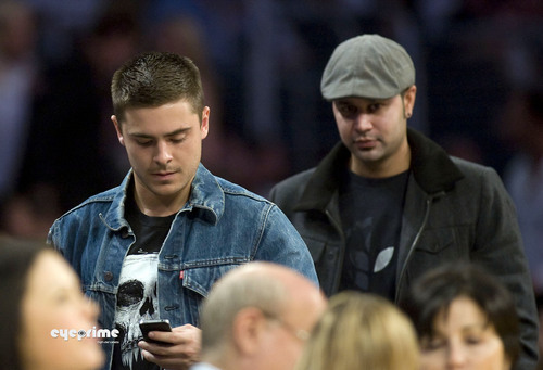 Zac Efron Watching Basketball Game In Los Angeles