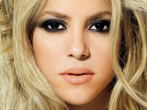  Shakira lips