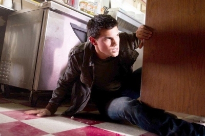 Abduction New Still of Nathan/Taylor!