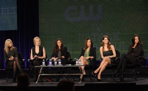  Additional mga litrato from the ‘Kick-Ass Women of the CW’ panel.