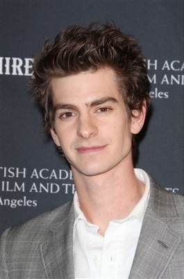  Andrew at BAFTA Awards چائے Party - Arrivals (1/15/11)