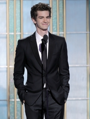  Andrew at The Golden Globe Awards - tunjuk