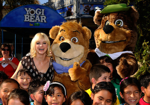  Anna Faris - Premiere Of Warner Bros. "Yogi beruang 3-D" - Arrivals