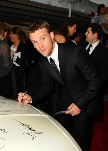  Berühmtheiten Sign Charity Car At 67th Annual Golden Globe Awards