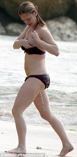  Emilia rubah, fox in bikini on Barbadian holiday