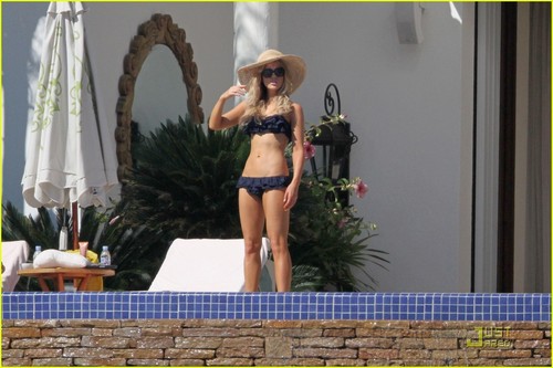  Kate out in Mexico