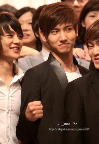  SHINee at a Wedding with Changmin and Yunho DBSK 100522