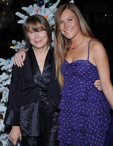  Schuyler & Sissy Spacek @ Premiere of Four Christmases - 2008
