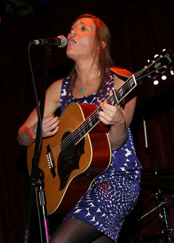  Schuyler performs @ The campana, bell House - 2009