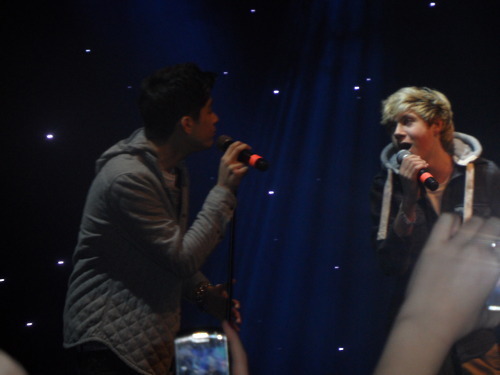  Sizzling Hot Zayn & Irish Cutie Niall Singen To Each Over (Aww Bless) 100% Real :) x