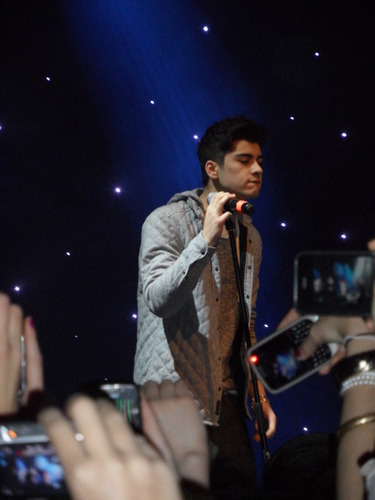  Sizzling Hot Zayn (Performing Live) He Leaves Me Breathless 100% Real :) x