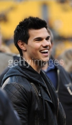  Taylor Lautner at the Steelers Game on January 15th