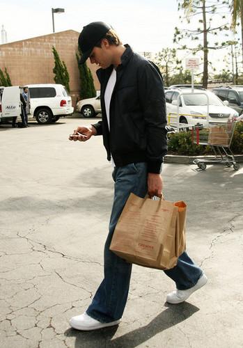  Tom Brady Shopping At Gelsons-January 5, 2009