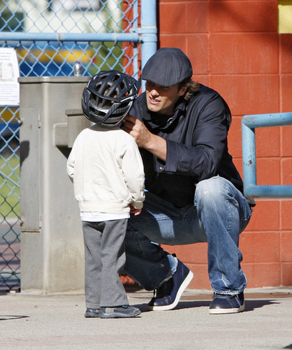  Tom Brady and Gisele Bundchen at a Playground-April 29, 2010