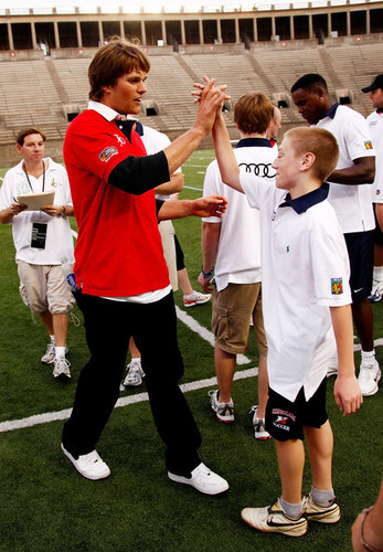  Tom Brady's Flag Football Match Kicks Off 2010 ऑडी Best Buddies Challenge-June 4, 2010