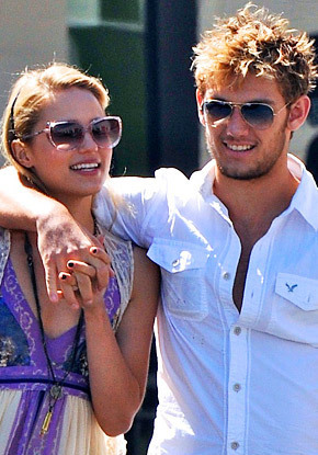  Alex Pettyfer and Dianna Agron