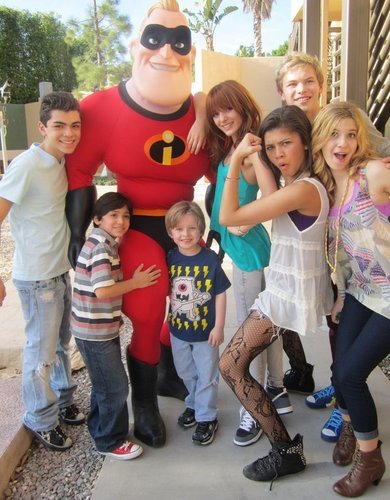  Disneyland With The Cast Of Shake it Up!