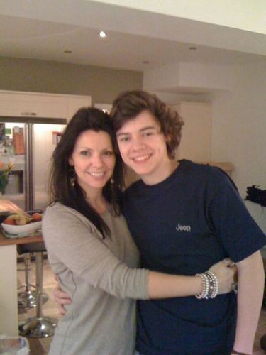 Flirty Harry At Home Wiv His Mum (Aww) I Can't Help Falling In Love Wiv U) 100% Real :) x