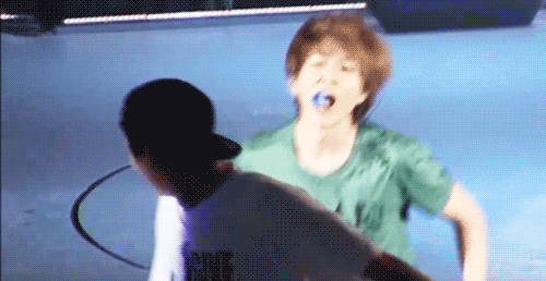  SHINee gifs from Giappone 1st concerto {26/12/10}