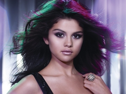 Selena Wallpaper ❤