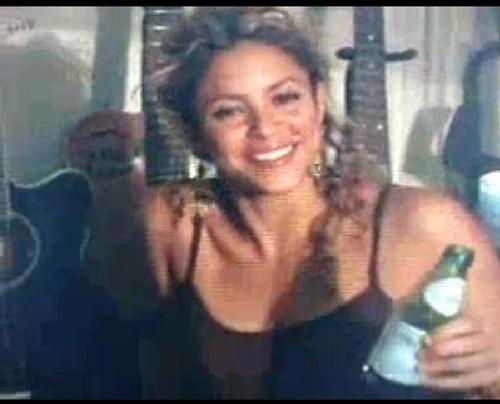  Shakira Drunk ...