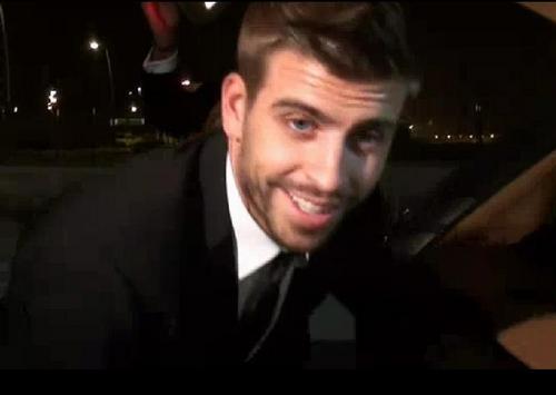 Gerard Piqué is happy : Shakira will live with me!