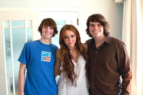 Dave, Miley and 'TotallySketch' or whatever :/ 