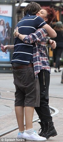  Rapper Cher & Harry Hug B4 They Hit The Shops (Reunion) 100% Real :) x