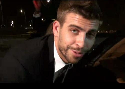  शकीरा will live with Gerard Piqué !!