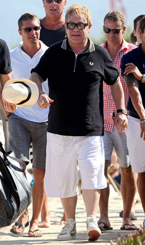  Sir Elton in Saint Tropez