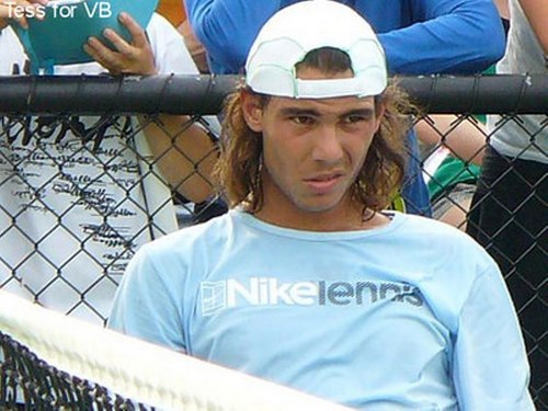  A disappointed Rafa: the deodorant have not an effect on his sweating !!!!