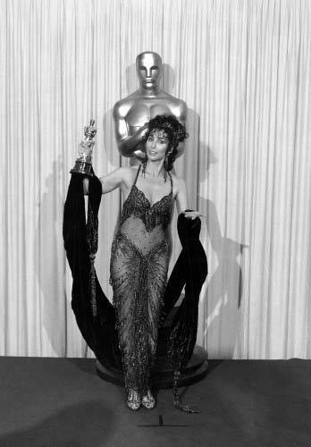 Cher wins an Academy Award (1988)