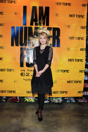  Hot Topic “I Am Number Four” Autograph Signing