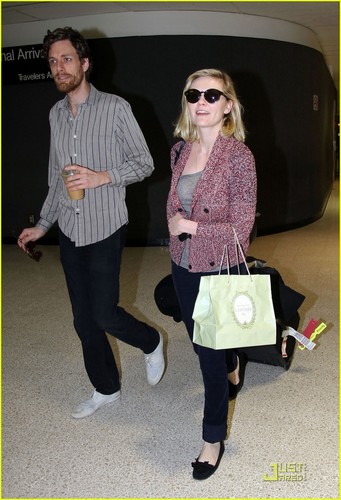  Kirsten Dunst & Jason Boesel: Reunited at LAX!