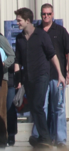  foto Of Robert Pattinson, Stephenie Meyer & Cast On The Breaking Dawn Set!
