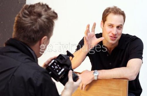  Prince William And Jeff Hubbard Iconic Diptych 照片 Shoot For Crisis Charity