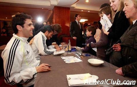  Ricky Kaka meting his fans:D 2011