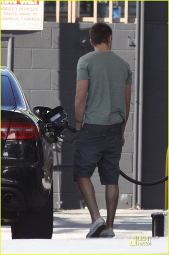 Zac out in Hollywood